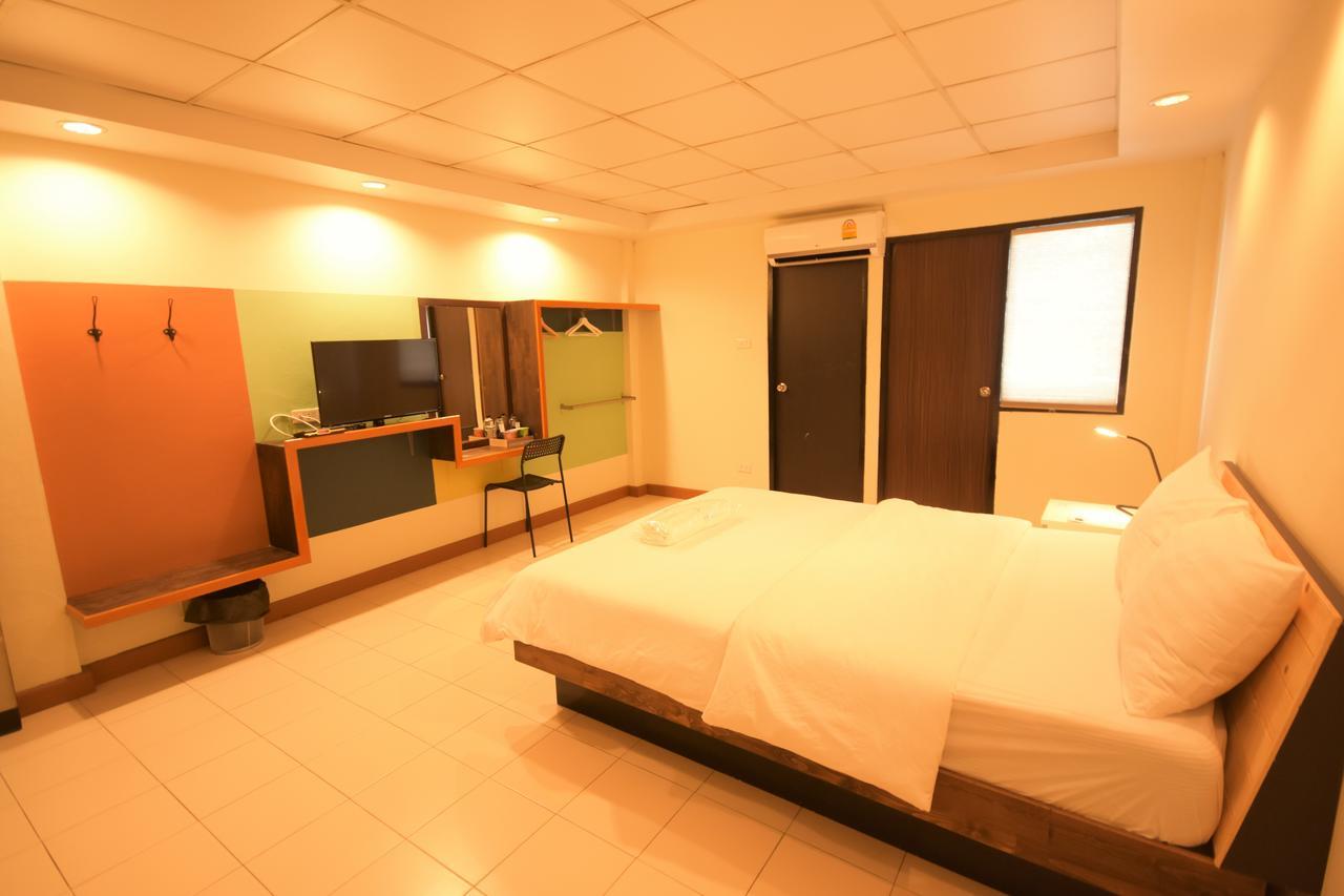 Room At Prachachuen Nonthaburi Esterno foto