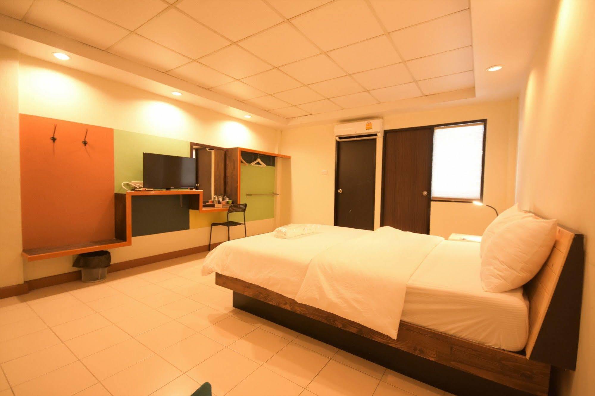 Room At Prachachuen Nonthaburi Esterno foto