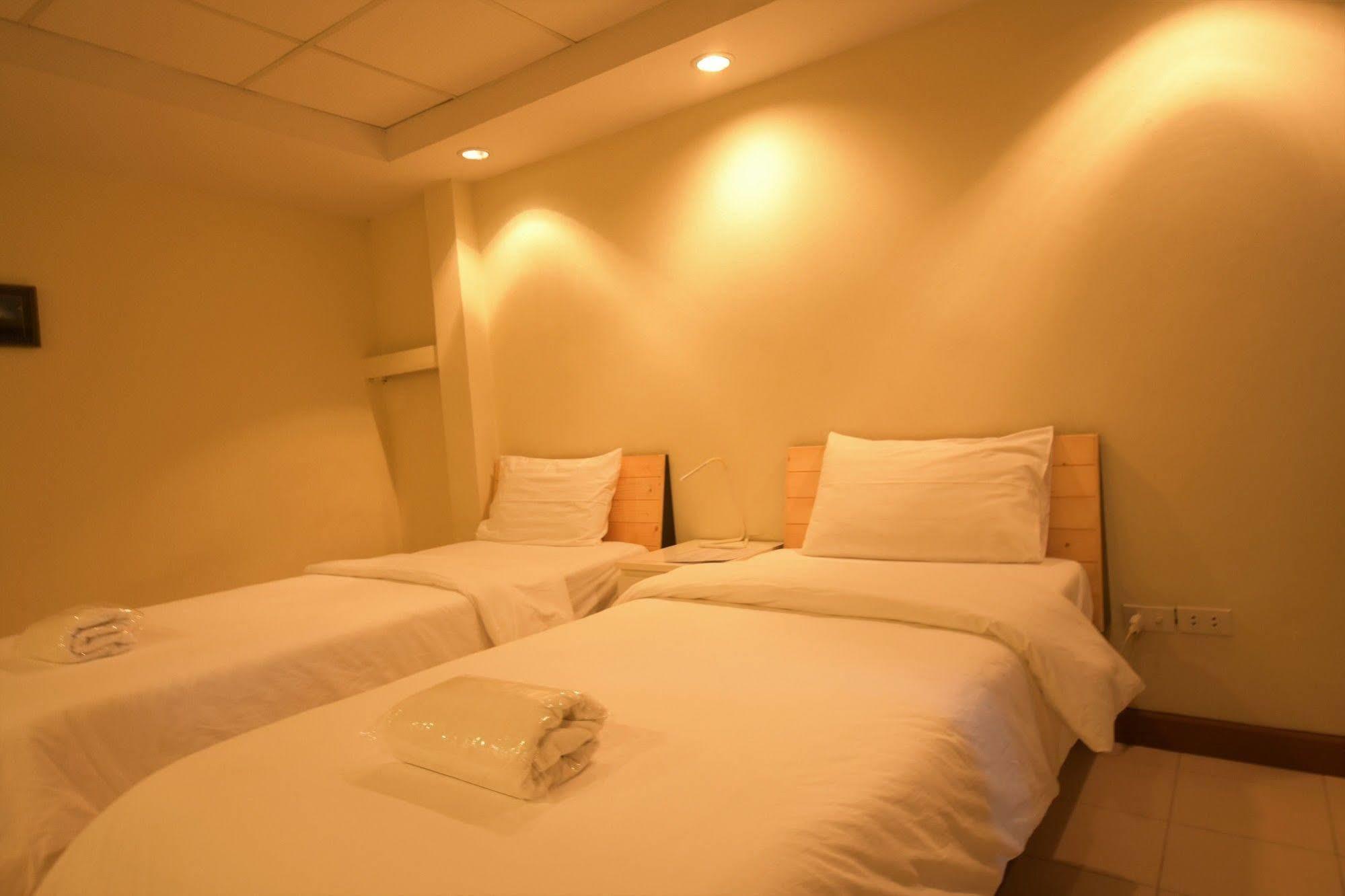 Room At Prachachuen Nonthaburi Esterno foto